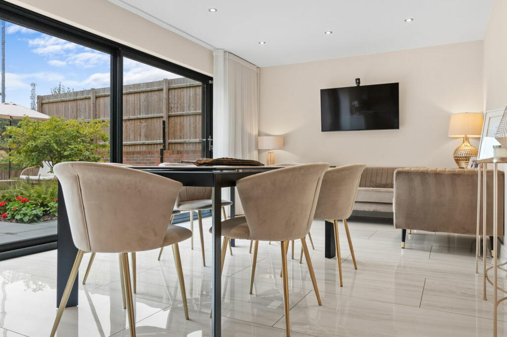 Additional image 14 of Heathfield House, 3 Oaks View Rise