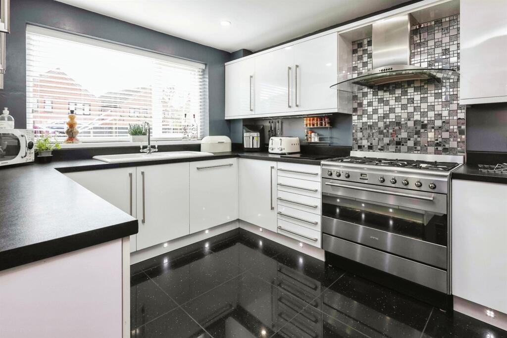 Additional image 16 of Park Hall Crescent, Birmingham