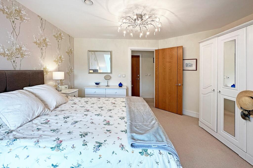 Additional image 5 of High Street, Knowle, B93