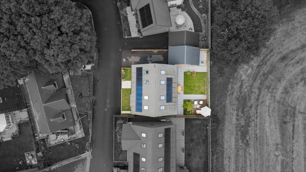 Additional image 48 of Heathfield House, 3 Oaks View Rise