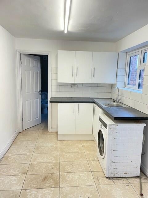 Vicarage Road, Oldbury, West Midlands, B68 photo 4