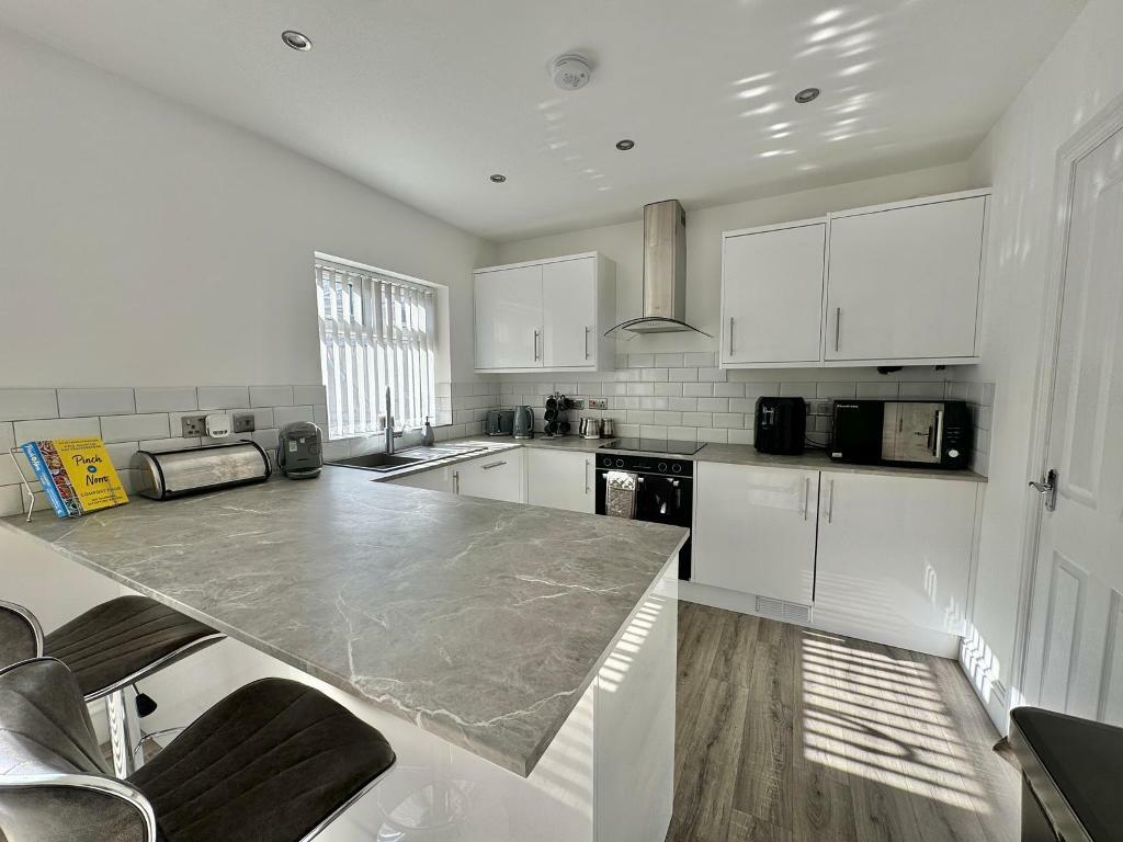 Additional image 4 of Rayford Drive, West Bromwich, B71 3QW