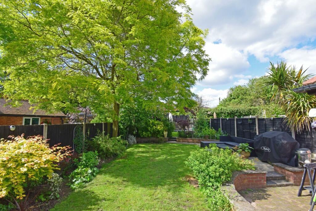 Additional image 2 of 10 The Crescent, Bromsgrove, Worcestershire, B60 2DE