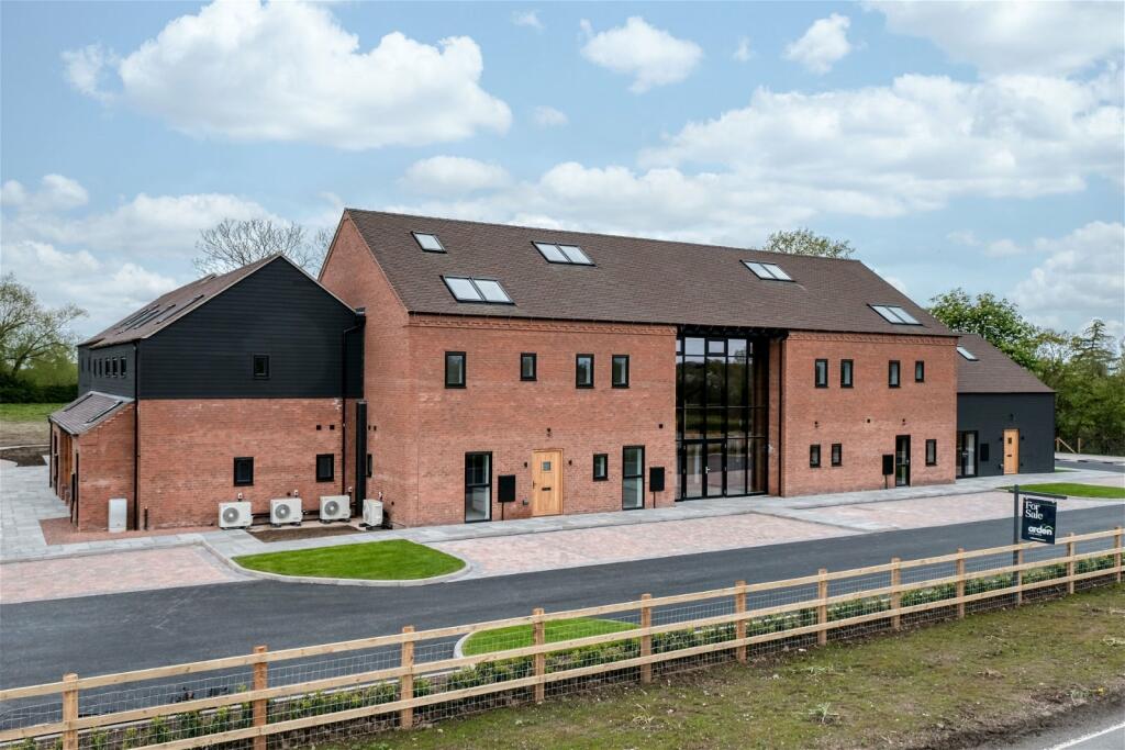 Additional image 4 of 4 Lion & Lamb Barns, Droitwich Road, Bradley Green B96 6RP