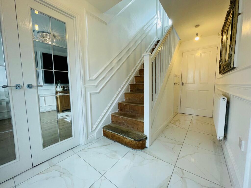 York Crescent, West Bromwich, B70 photo 3