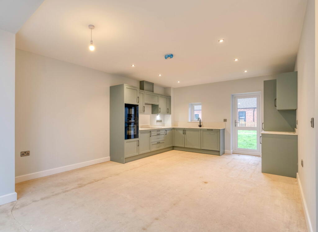 Additional image 3 of 3 Lion & Lamb Barns, Droitwich Road, Bradley Green B96 6RP