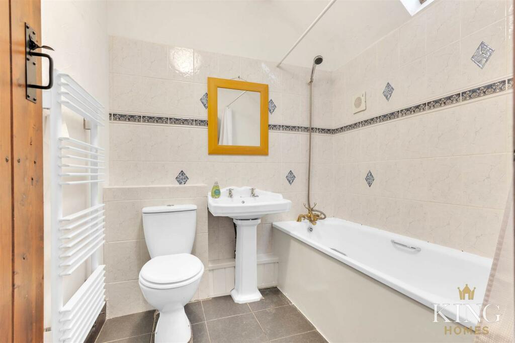 Additional image 10 of Swan Cottages, Swan Court, Alcester