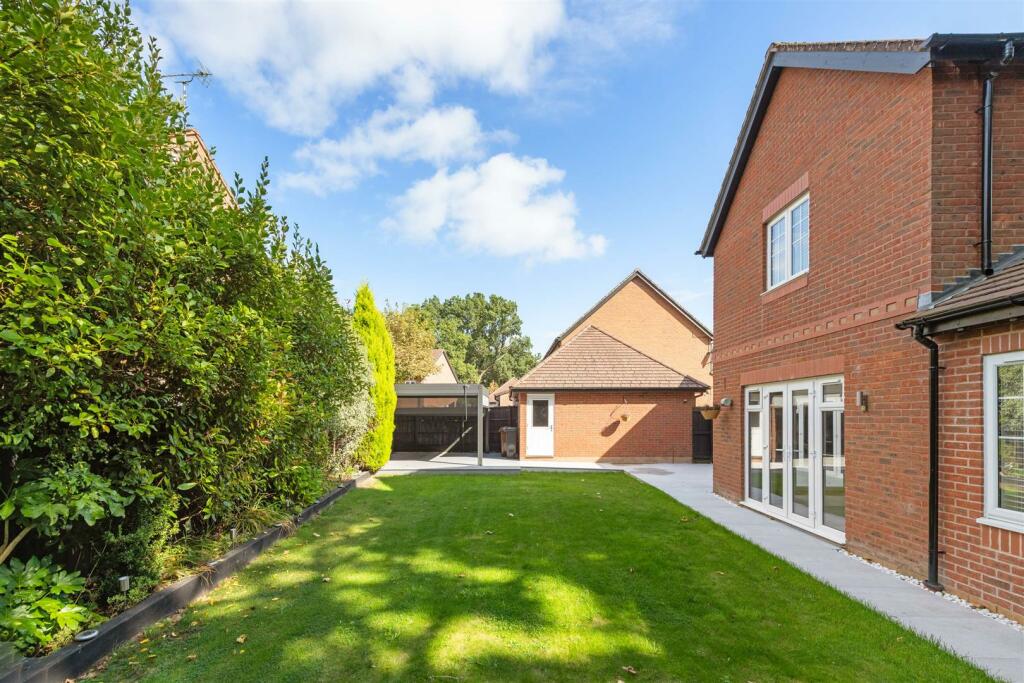 Additional image 19 of St Phillips Grove, Bentley Heath