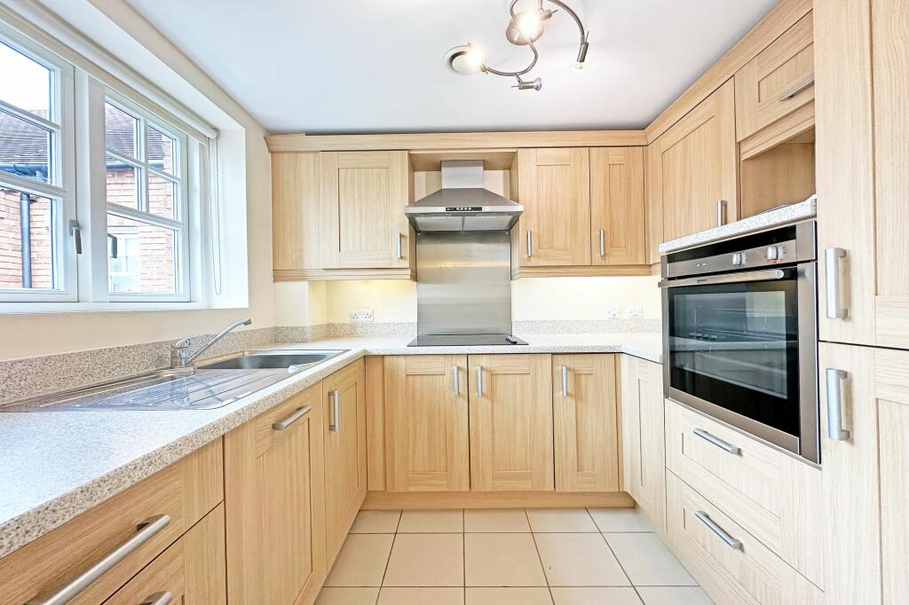 Additional image 4 of High Street, Knowle, B93