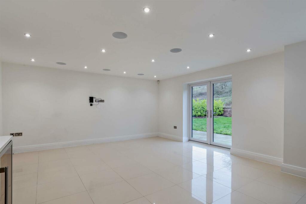 Additional image 7 of De Montfort House, Haven Pastures, Henley-in-Arden