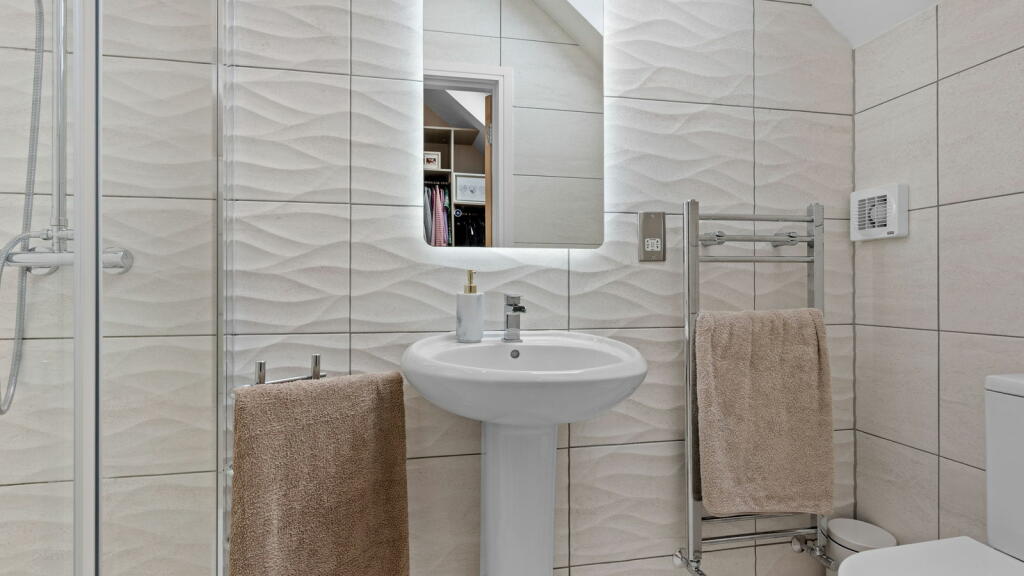 Additional image 32 of Heathfield House, 3 Oaks View Rise