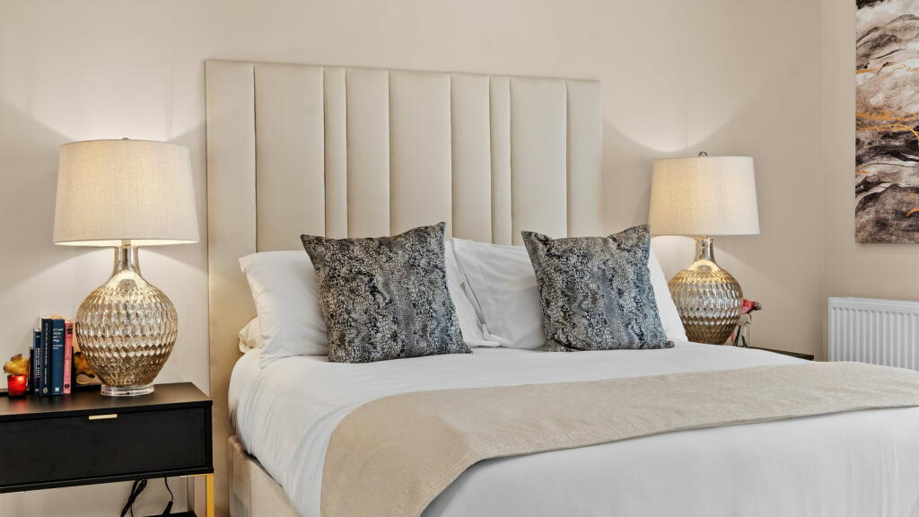 Additional image 42 of Heathfield House, 3 Oaks View Rise