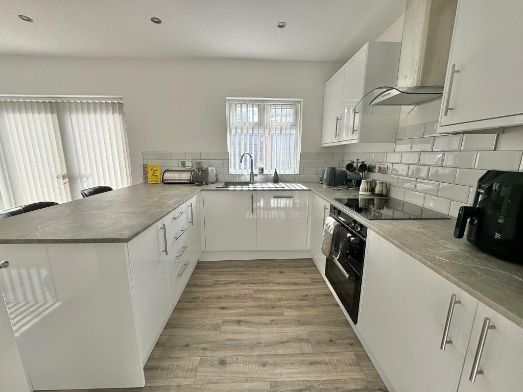 Additional image 5 of Rayford Drive, West Bromwich, B71 3QW