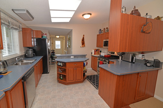 Additional image 4 of 10325 Lakeshore Road