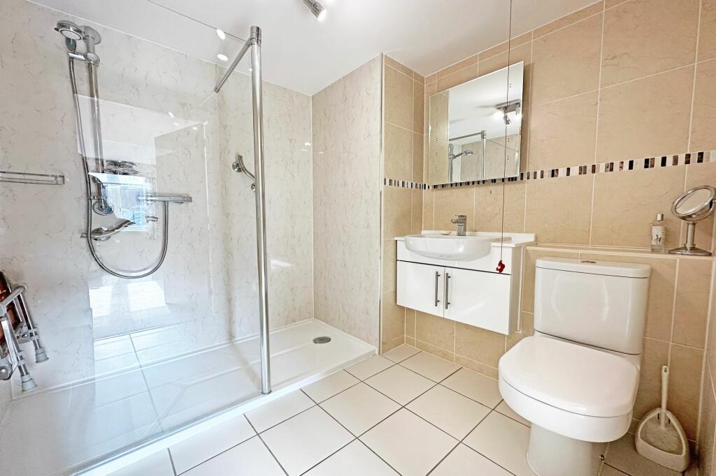 Additional image 5 of High Street, Knowle, B93