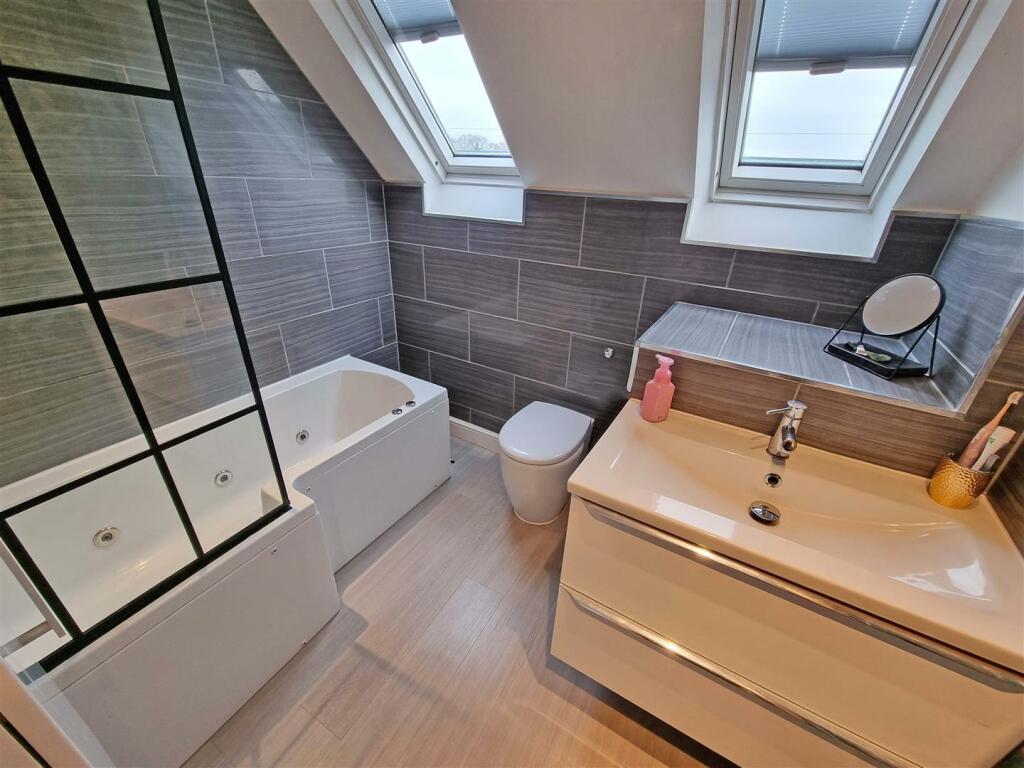 Additional image 17 of Meadow Road, Wythall