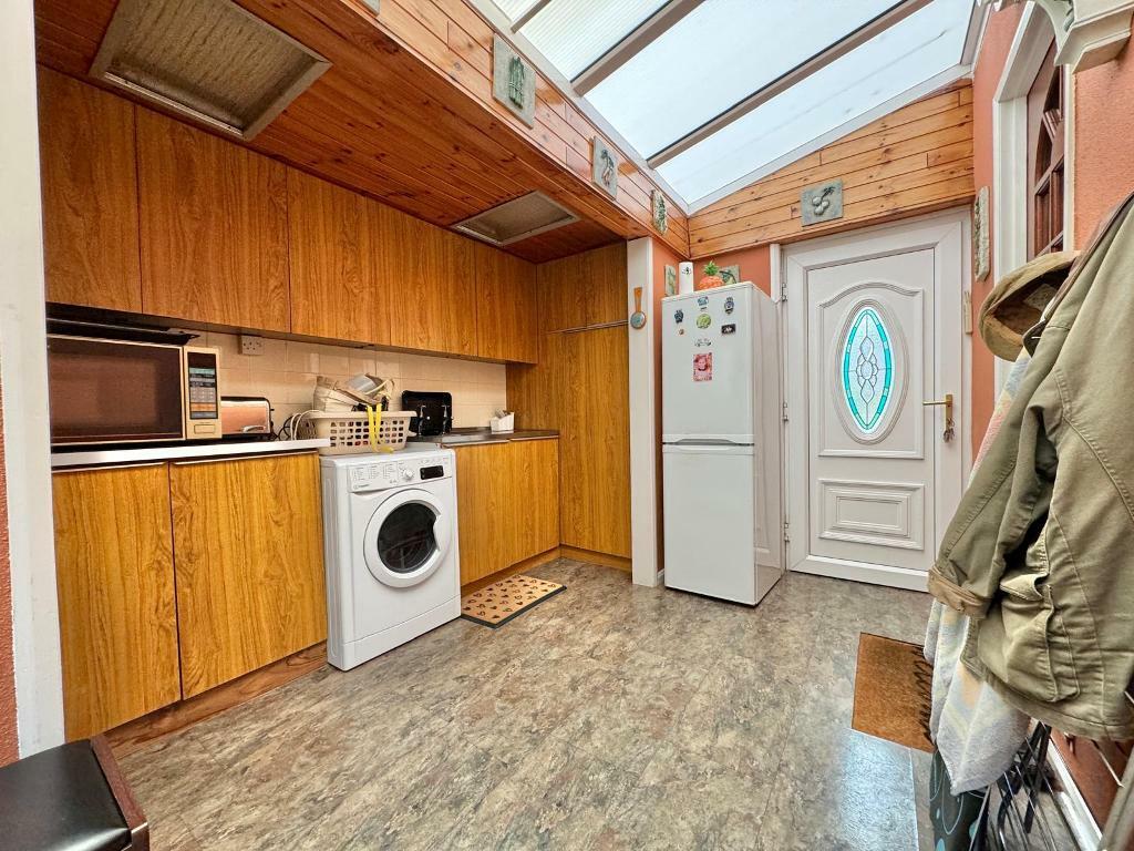 Additional image 10 of Cottesmore Close, West Bromwich, B71 3SB