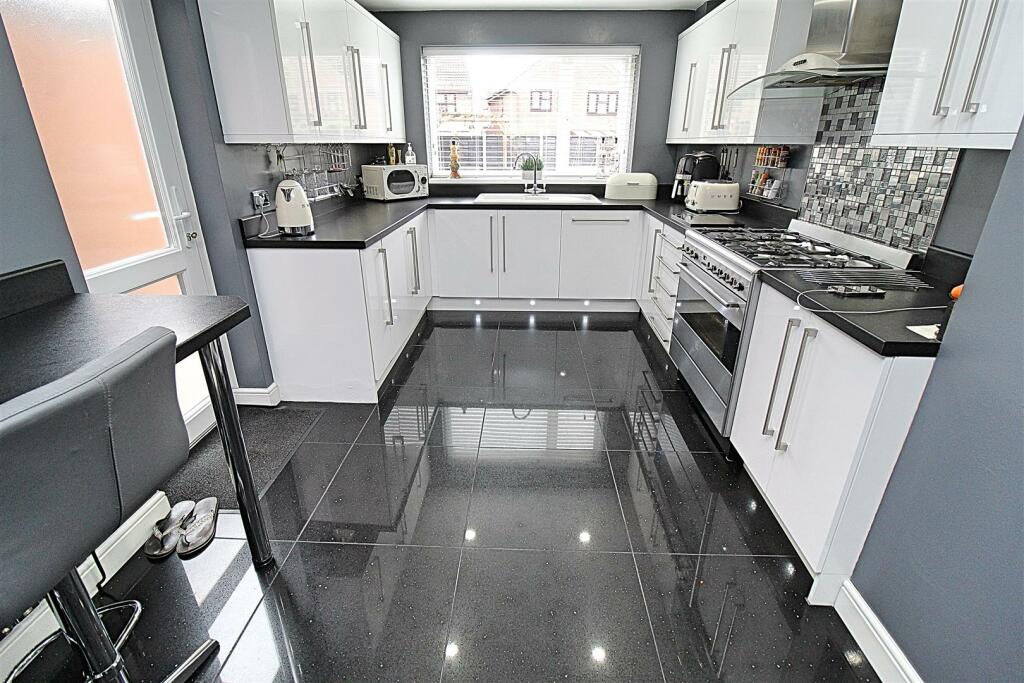 Additional image 5 of Park Hall Crescent, Castle Bromwich