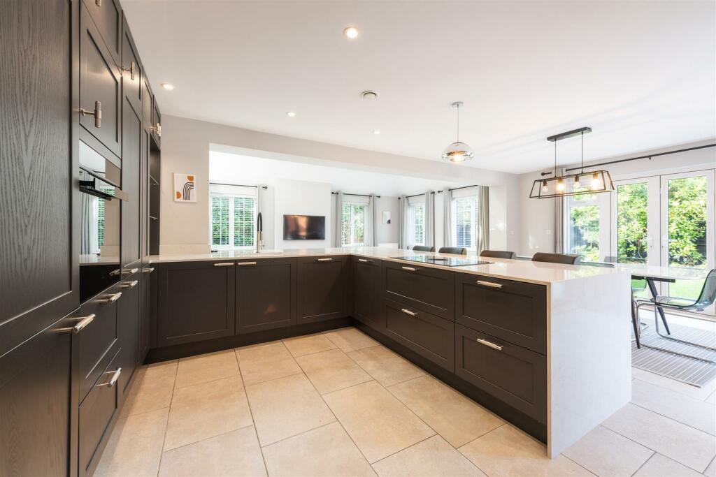 Additional image 4 of St Phillips Grove, Bentley Heath