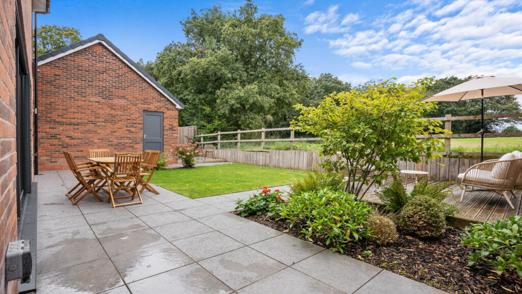 Additional image 50 of Heathfield House, 3 Oaks View Rise