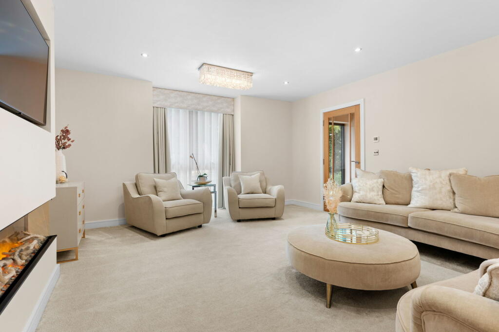 Additional image 11 of Heathfield House, 3 Oaks View Rise