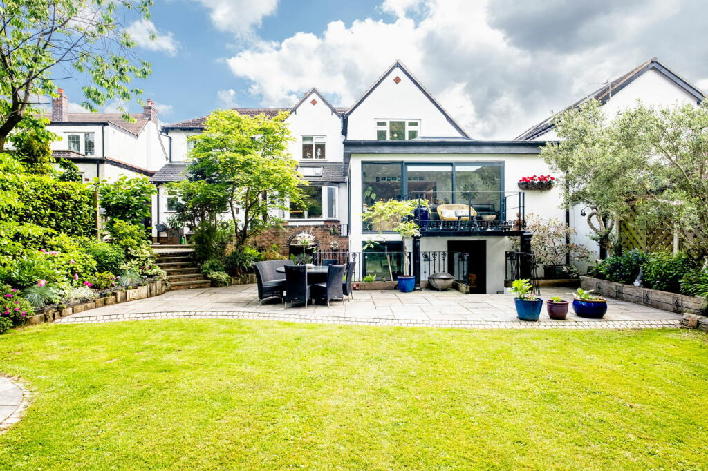 Primary image of 82 Hardwick Road, Streetly, Sutton Coldfield, B74 3DL