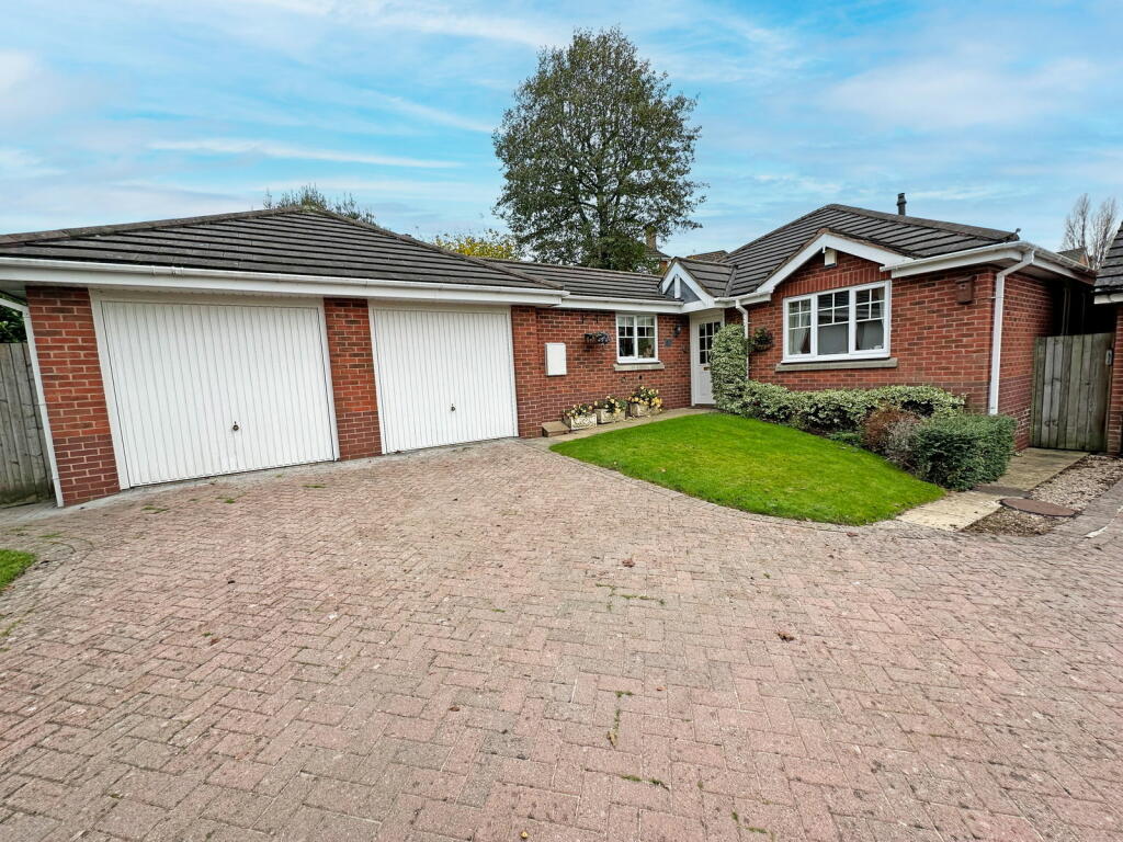 Rowbrook Close, Majors Green, Shirley, Solihull, B90 1EJ