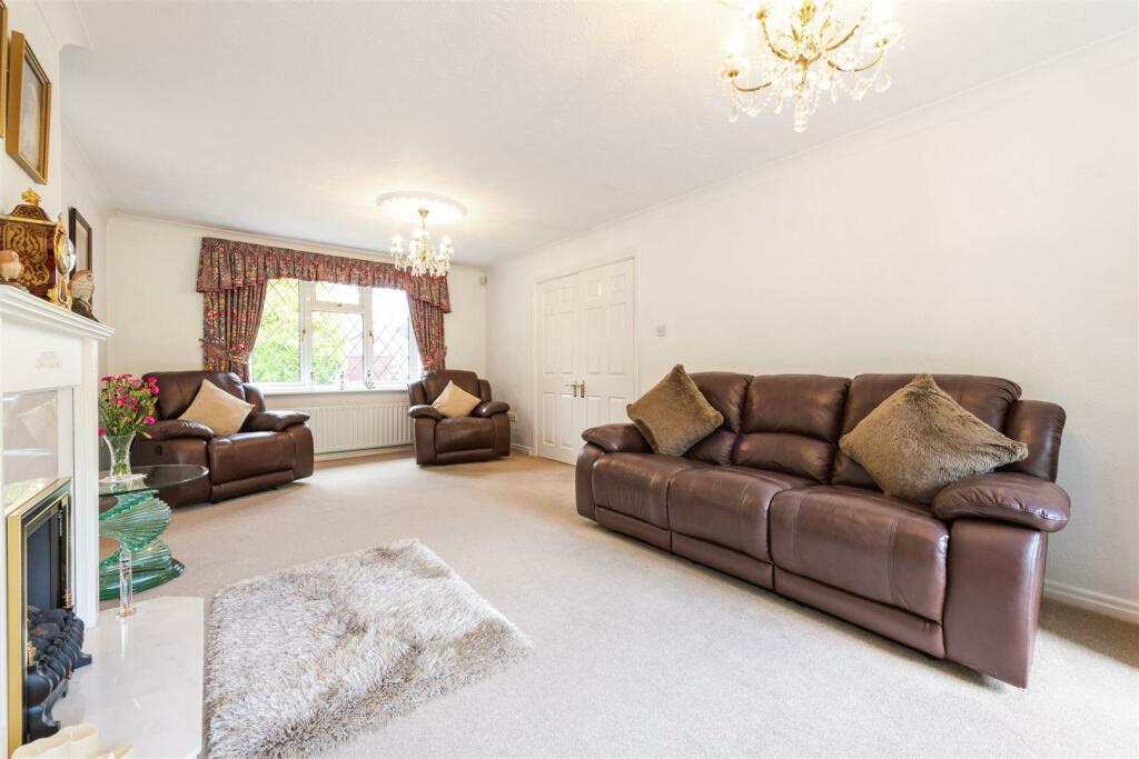 Additional image 4 of Queen Eleanors Drive