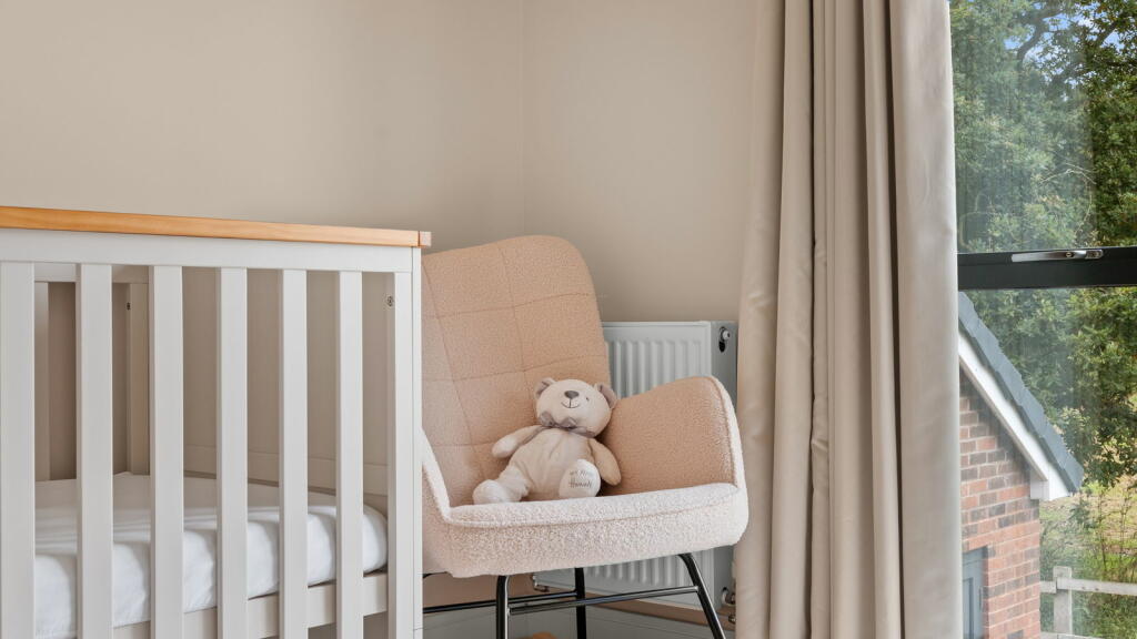 Additional image 40 of Heathfield House, 3 Oaks View Rise