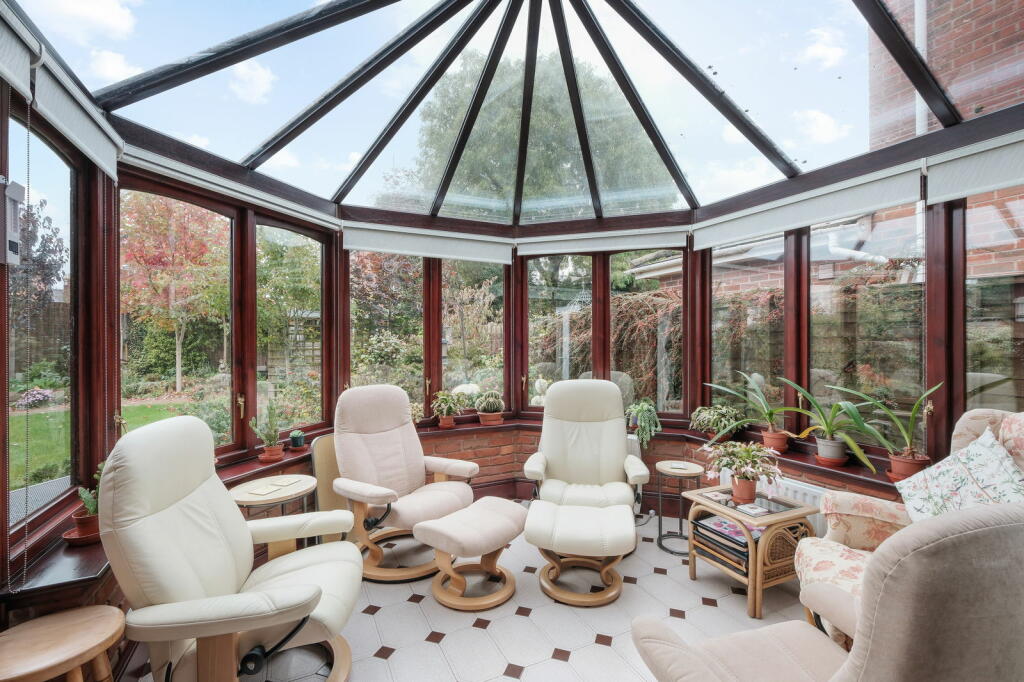 Additional image 7 of Holt Gardens, Studley, B80 7NU