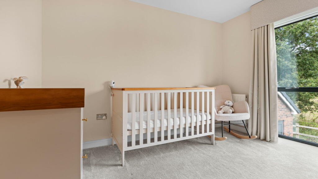 Additional image 28 of Heathfield House, 3 Oaks View Rise