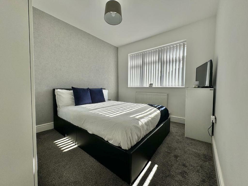 Additional image 13 of Rayford Drive, West Bromwich, B71 3QW