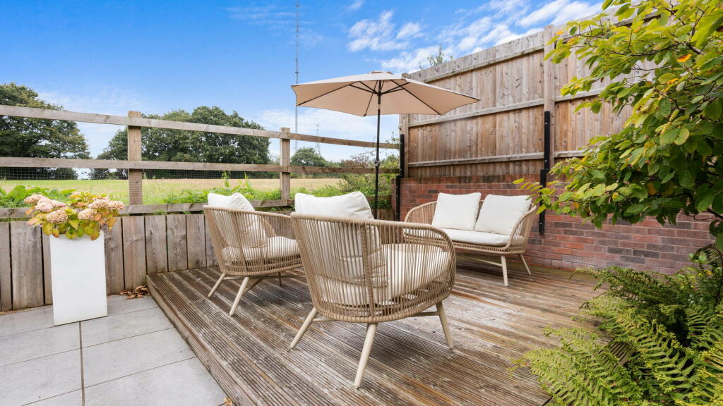 Additional image 33 of Heathfield House, 3 Oaks View Rise