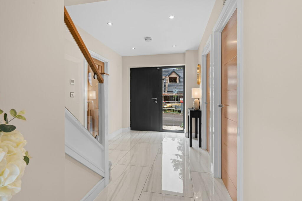 Additional image 8 of Heathfield House, 3 Oaks View Rise