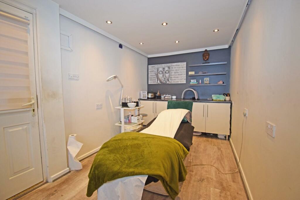 Additional image 22 of 10 The Crescent, Bromsgrove, Worcestershire, B60 2DE