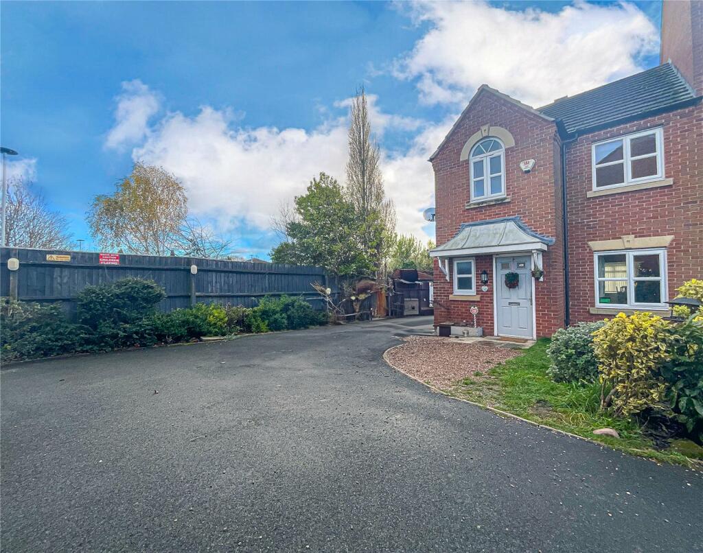 Lowes Drive, Tamworth, Staffordshire, B77