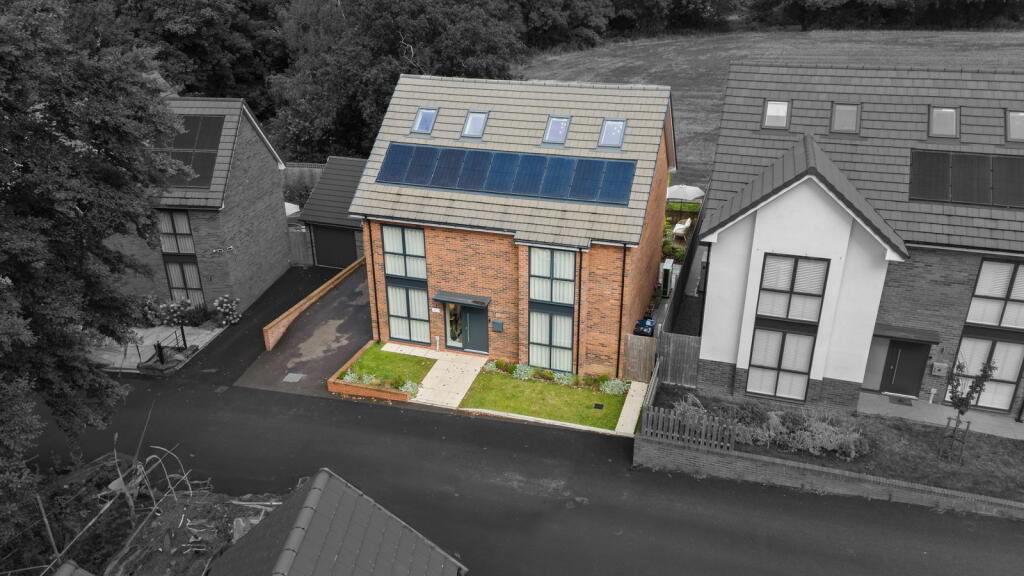 Additional image 49 of Heathfield House, 3 Oaks View Rise