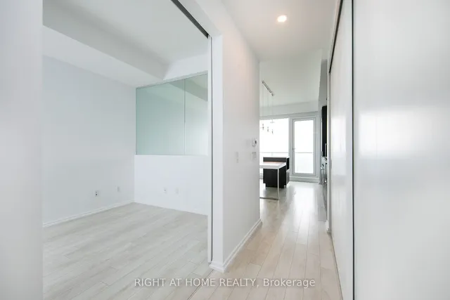 Additional image 5 of 197 Yonge St Unit 5310