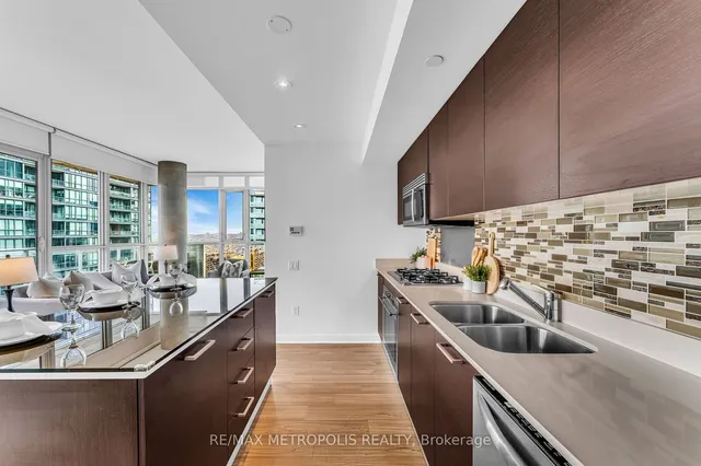 Additional image 17 of 375 King St Unit 3009