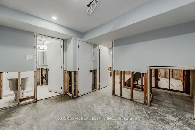 Additional image 22 of 77 Timberlane Cres