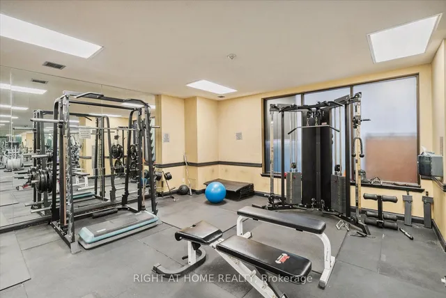 Additional image 32 of 633 Bay St Unit 1407