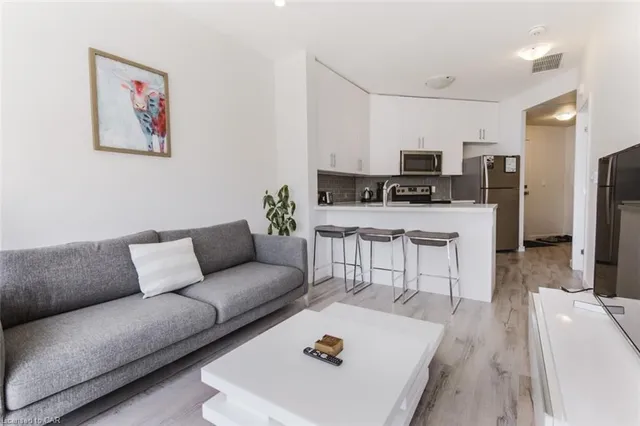 Additional image 6 of 690 KING St Unit 302