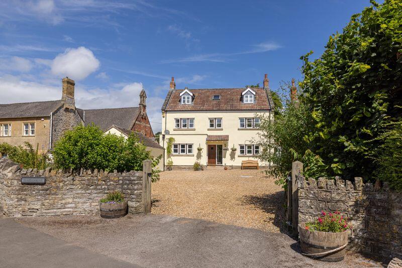 Family house in the centre of a desirable Somerset village