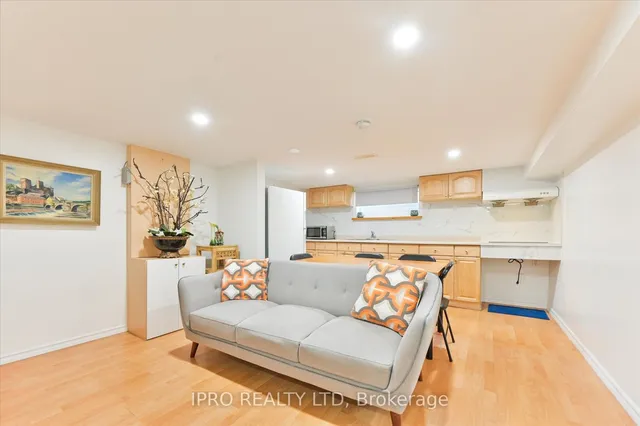 Additional image 25 of 135 Downsview Ave