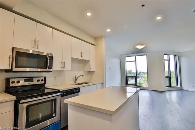 Additional image 3 of 690 King St Unit 522