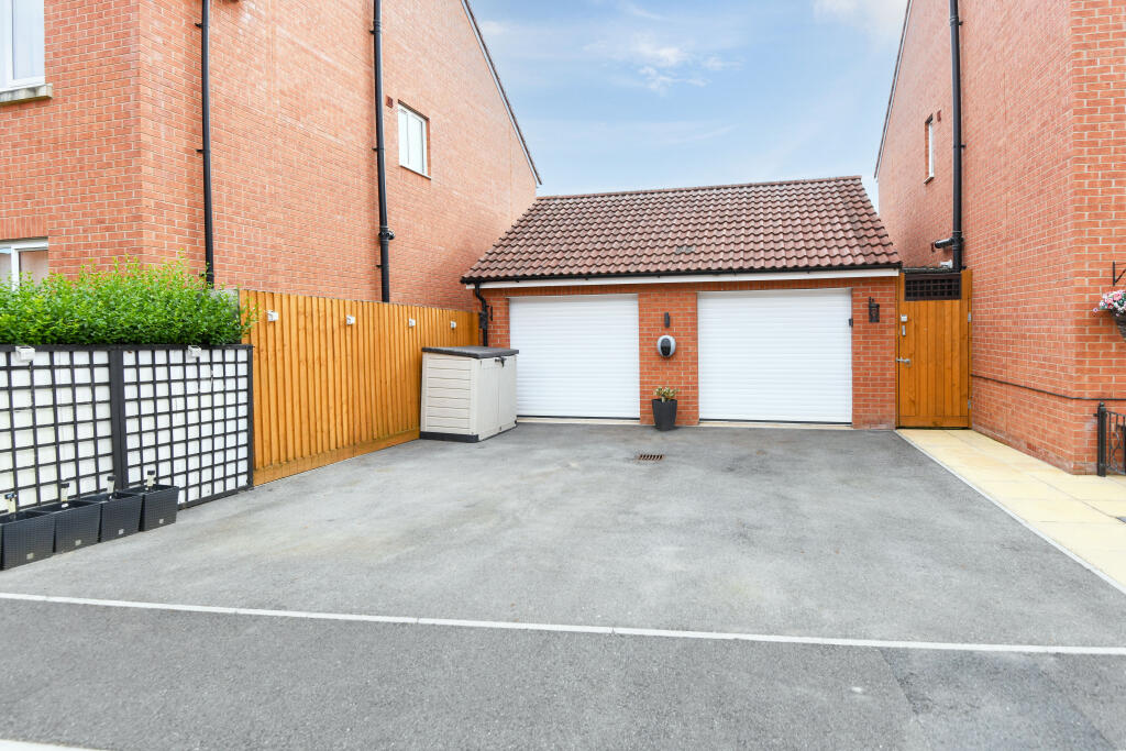 Additional image 34 of Pontefract Avenue, Castlemead