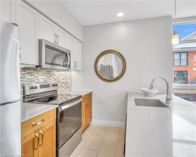 Additional image 17 of 399 Queen St S Unit 211