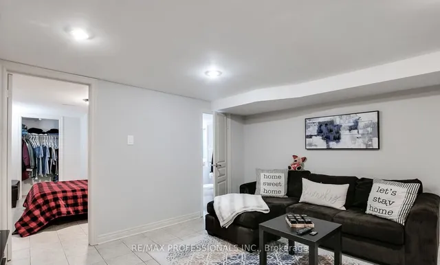 Additional image 22 of 176 Rosemount Ave