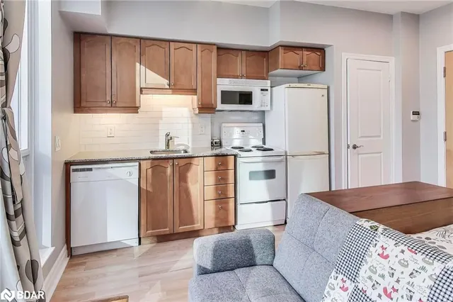 Additional image 7 of 58 Marine Parade Dr Unit 221