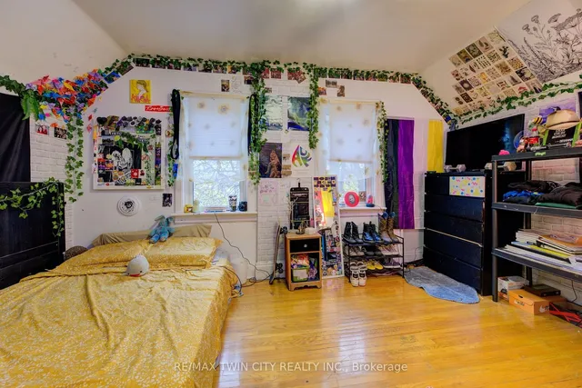 Additional image 26 of 118 College St